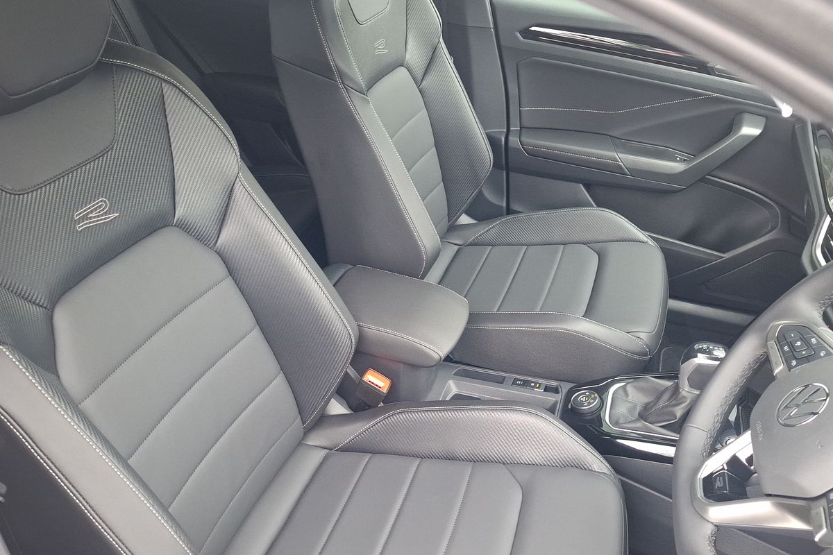 2024 Volkswagen T-Roc 140TSI R-Line D11