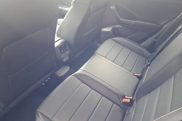 2024 Volkswagen T-Roc 140TSI R-Line D11