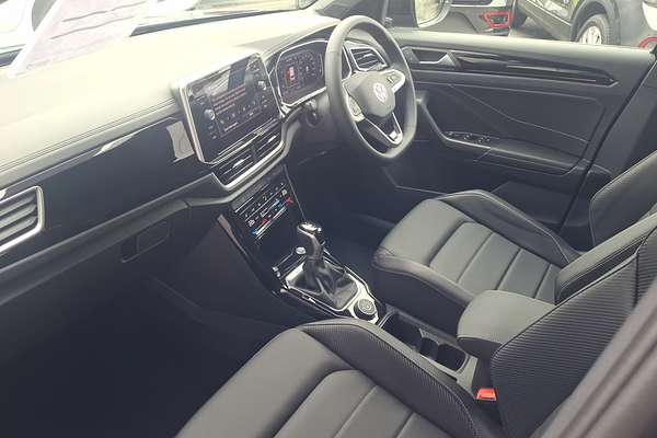 2024 Volkswagen T-Roc 140TSI R-Line D11