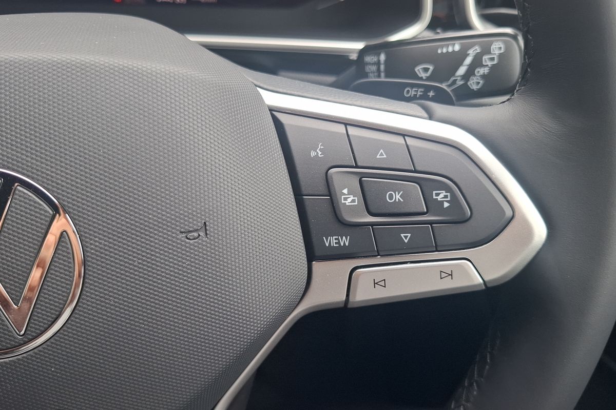 2024 Volkswagen T-Roc 140TSI R-Line D11