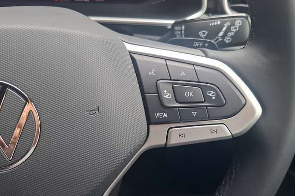 2024 Volkswagen T-Roc 140TSI R-Line D11