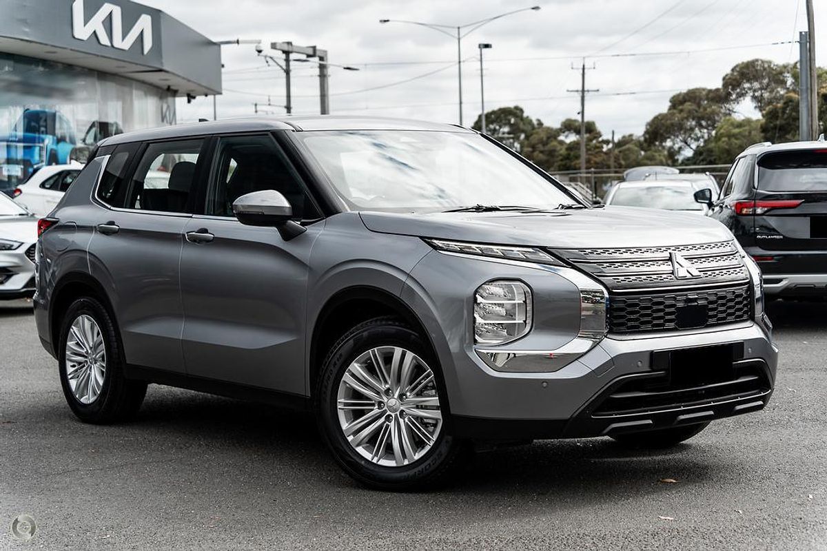 2023 Mitsubishi Outlander ES ZM