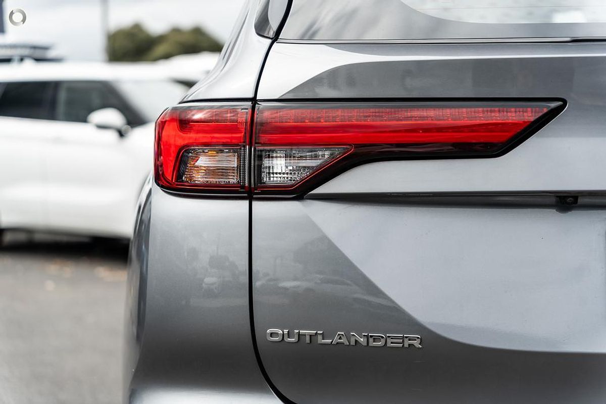 2023 Mitsubishi Outlander ES ZM