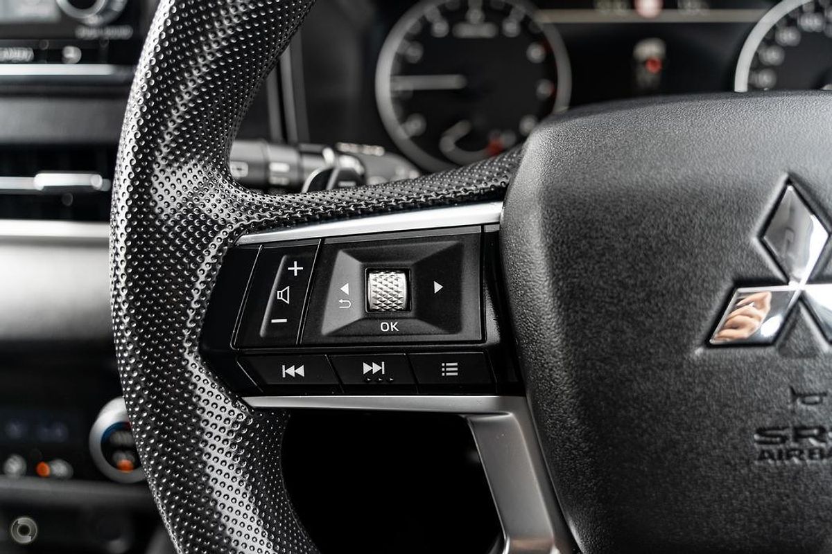 2023 Mitsubishi Outlander ES ZM