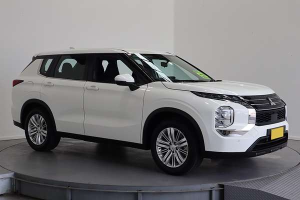 2023 Mitsubishi Outlander ES ZM
