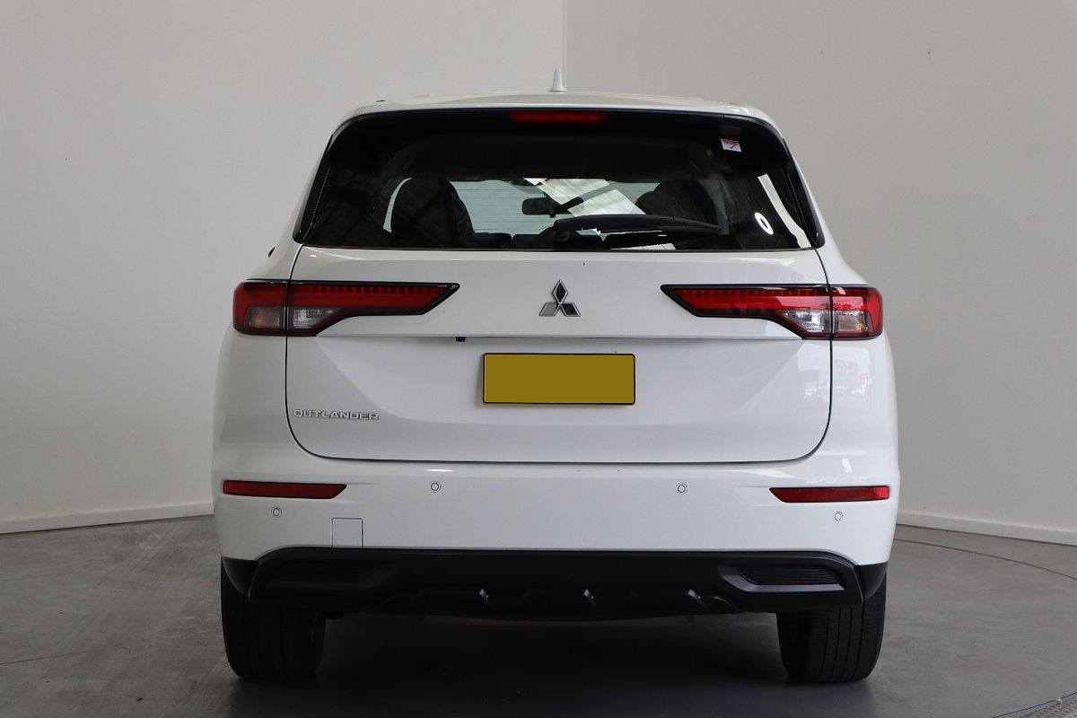 2023 Mitsubishi Outlander ES ZM