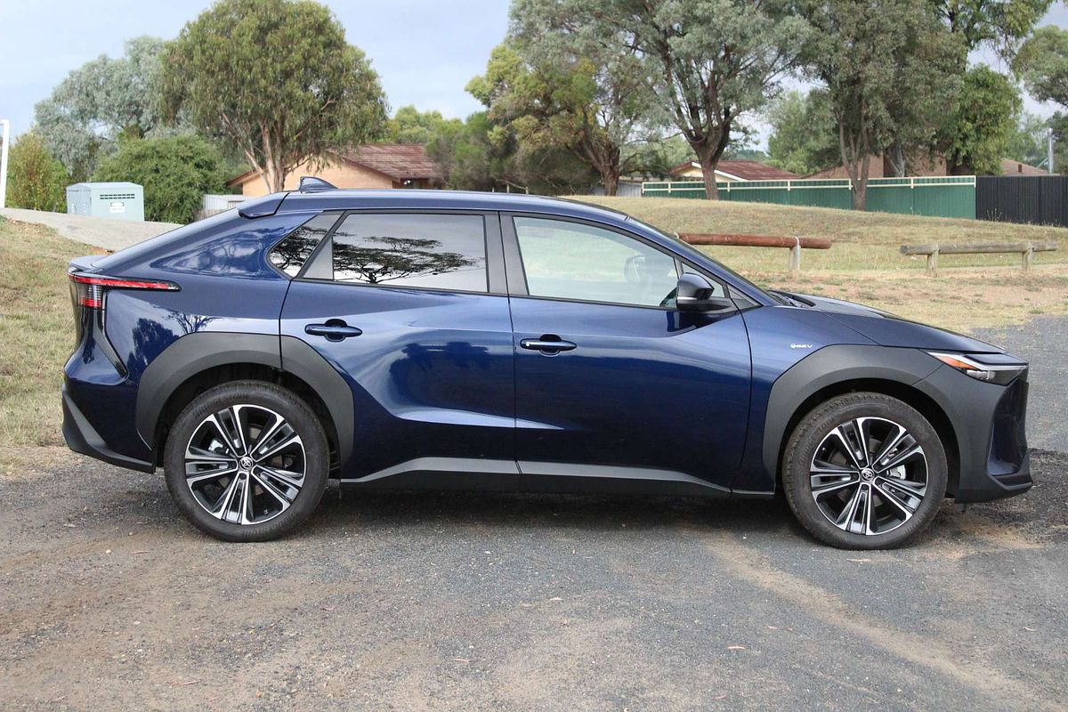 2023 Toyota bZ4X XEAM10R
