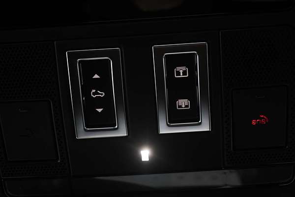2024 Land Rover Defender 110 D350 X-Dynamic SE L663