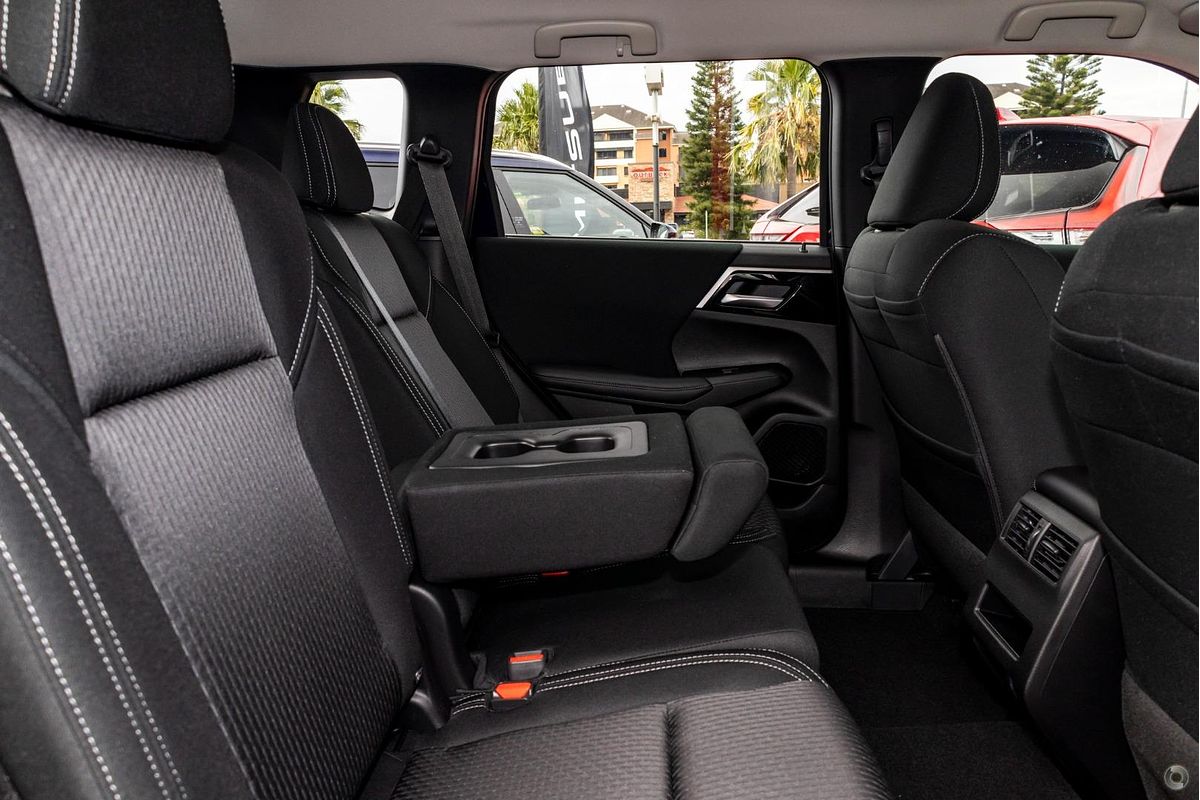2024 Mitsubishi Outlander ES ZM