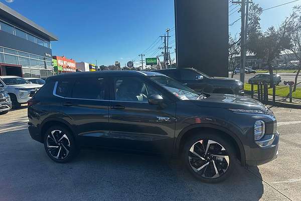 2024 Mitsubishi Outlander PHEV Exceed ZM
