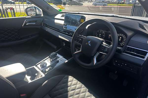2024 Mitsubishi Outlander PHEV Exceed ZM