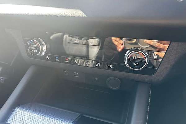 2024 Mitsubishi Outlander PHEV Exceed ZM