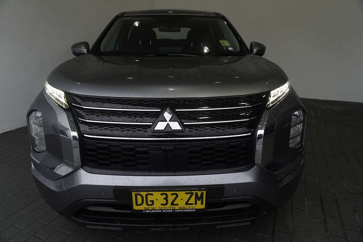 2023 Mitsubishi Outlander ES ZM