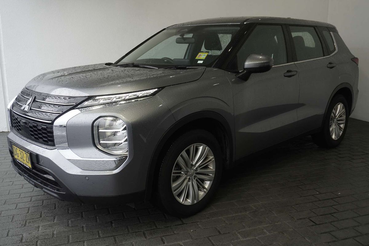 2023 Mitsubishi Outlander ES ZM