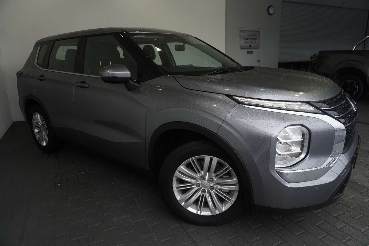2023 Mitsubishi Outlander ES ZM