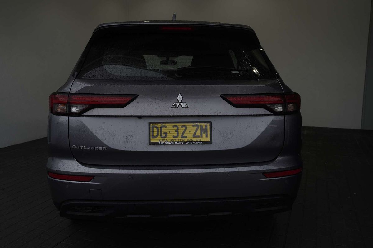 2023 Mitsubishi Outlander ES ZM