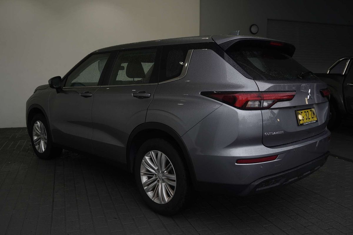 2023 Mitsubishi Outlander ES ZM