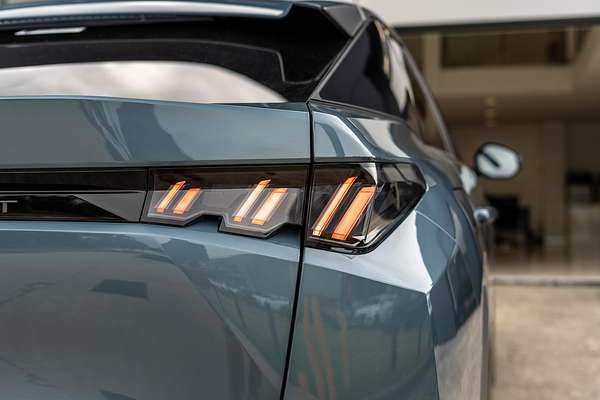 2025 Peugeot 3008 Allure Hybrid P64