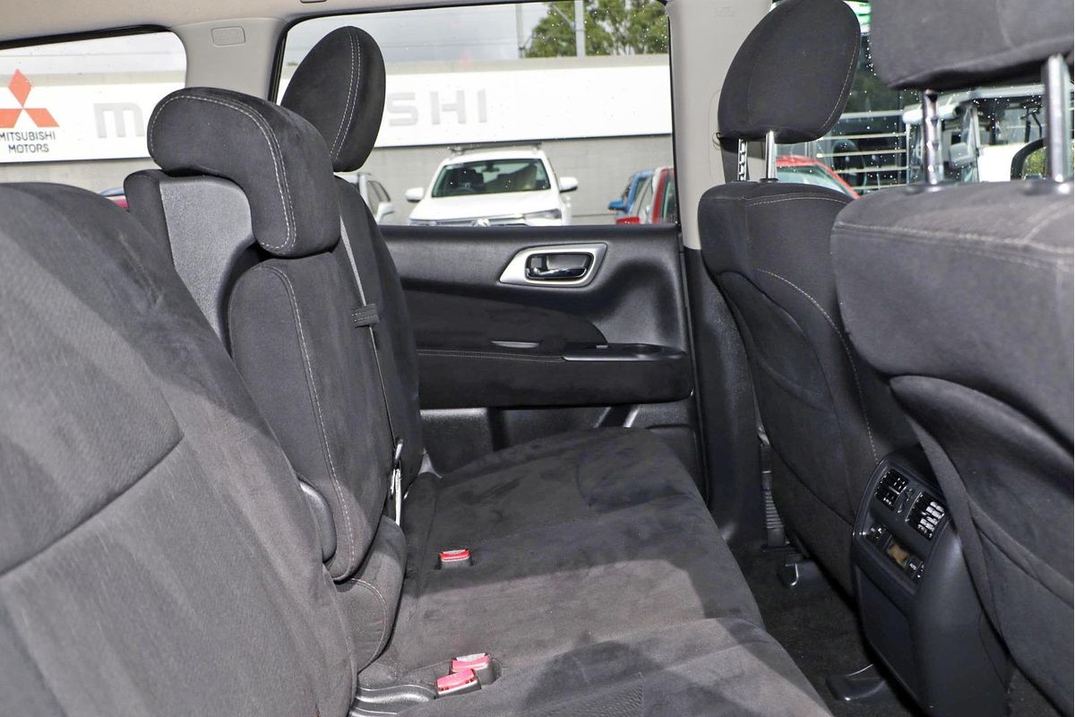 2015 Nissan Pathfinder ST R52