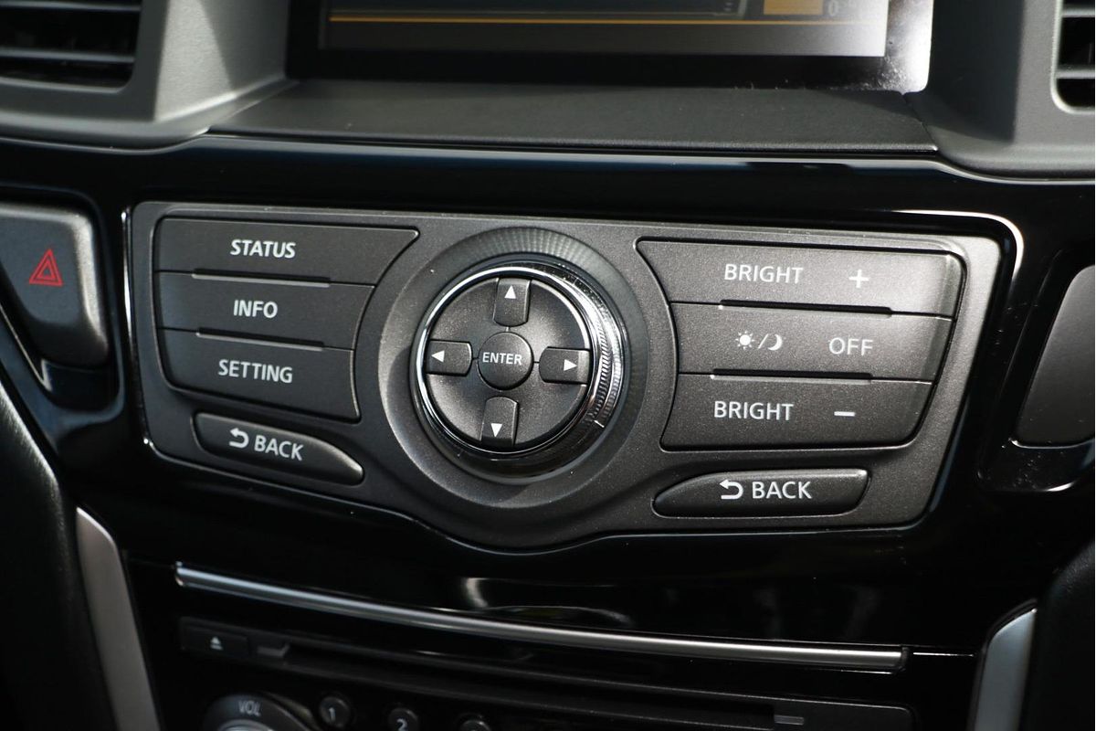 2015 Nissan Pathfinder ST R52