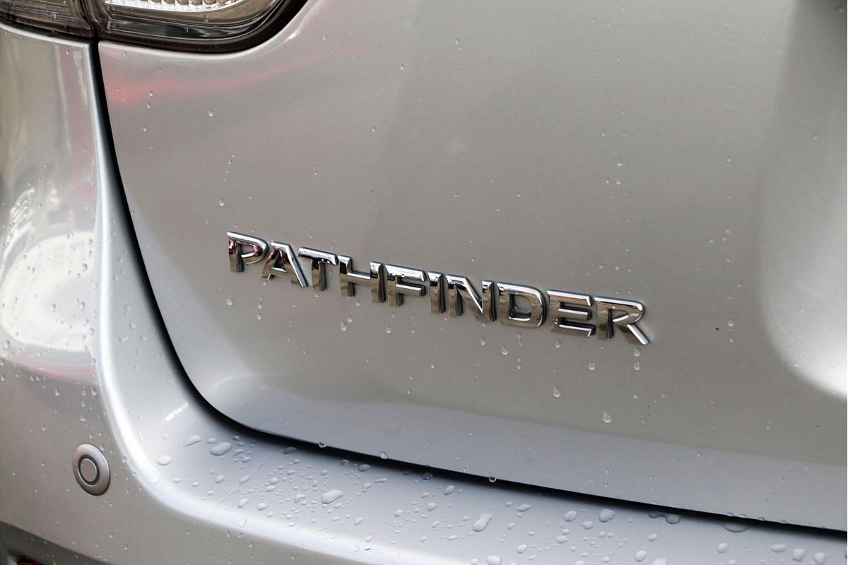 2015 Nissan Pathfinder ST R52