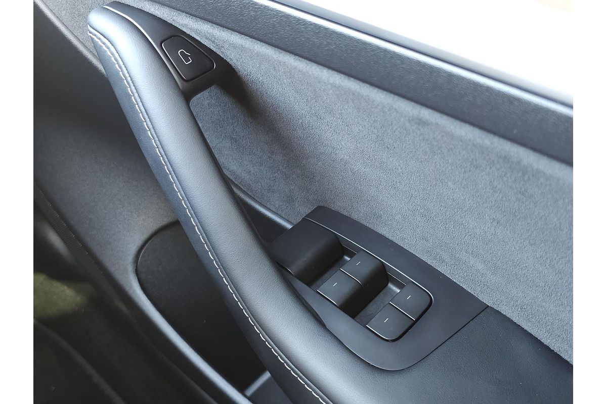 2022 Tesla Model 3 Rear-Wheel Drive