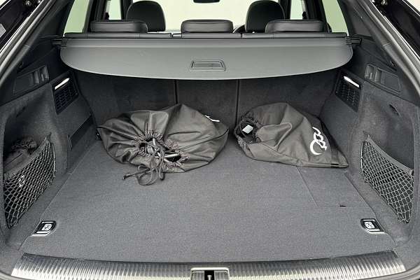2024 Audi Q5 55 TFSI e S Line FY