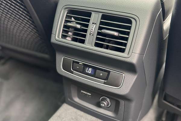 2024 Audi Q5 55 TFSI e S Line FY