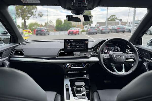 2024 Audi Q5 55 TFSI e S Line FY