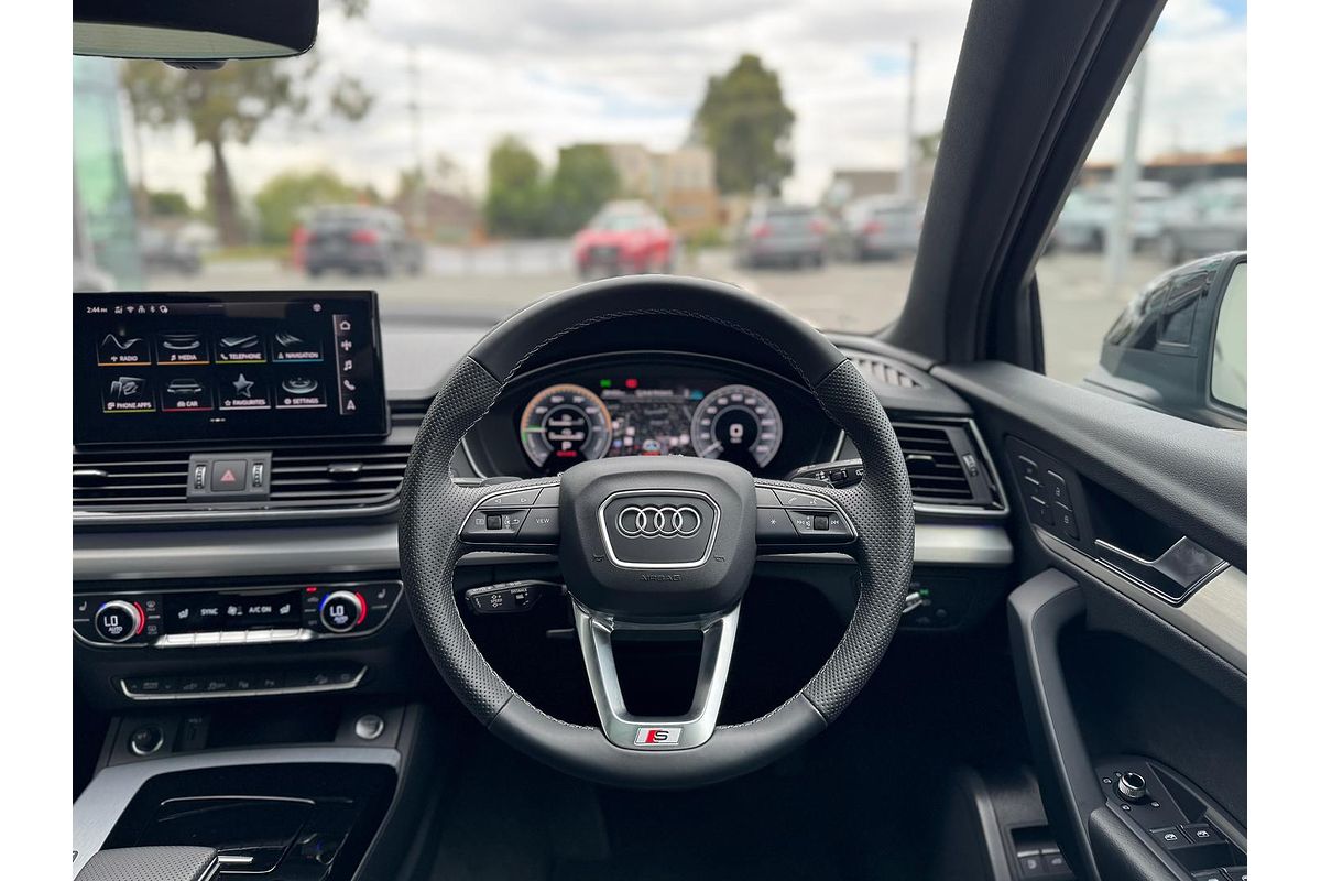 2024 Audi Q5 55 TFSI e S Line FY