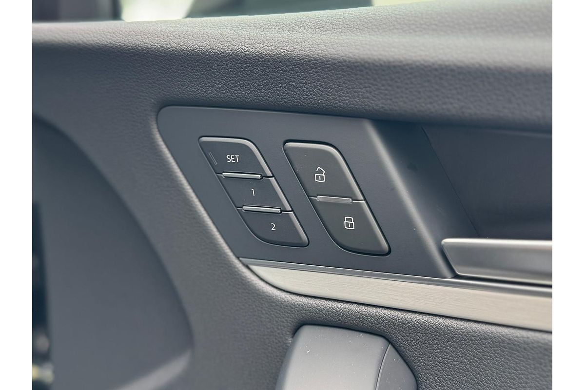 2024 Audi Q5 55 TFSI e S Line FY