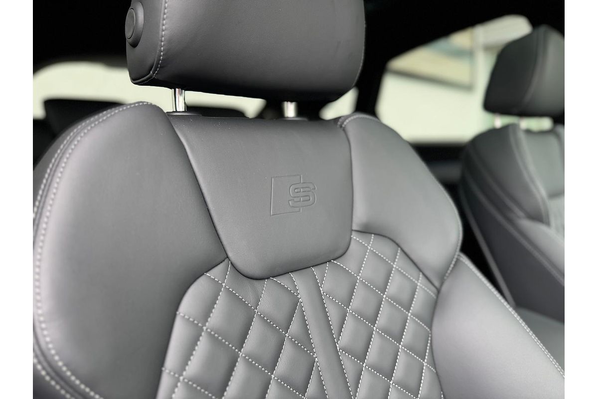 2024 Audi Q5 55 TFSI e S Line FY