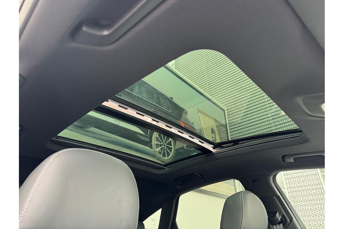 2024 Audi Q5 55 TFSI e S Line FY