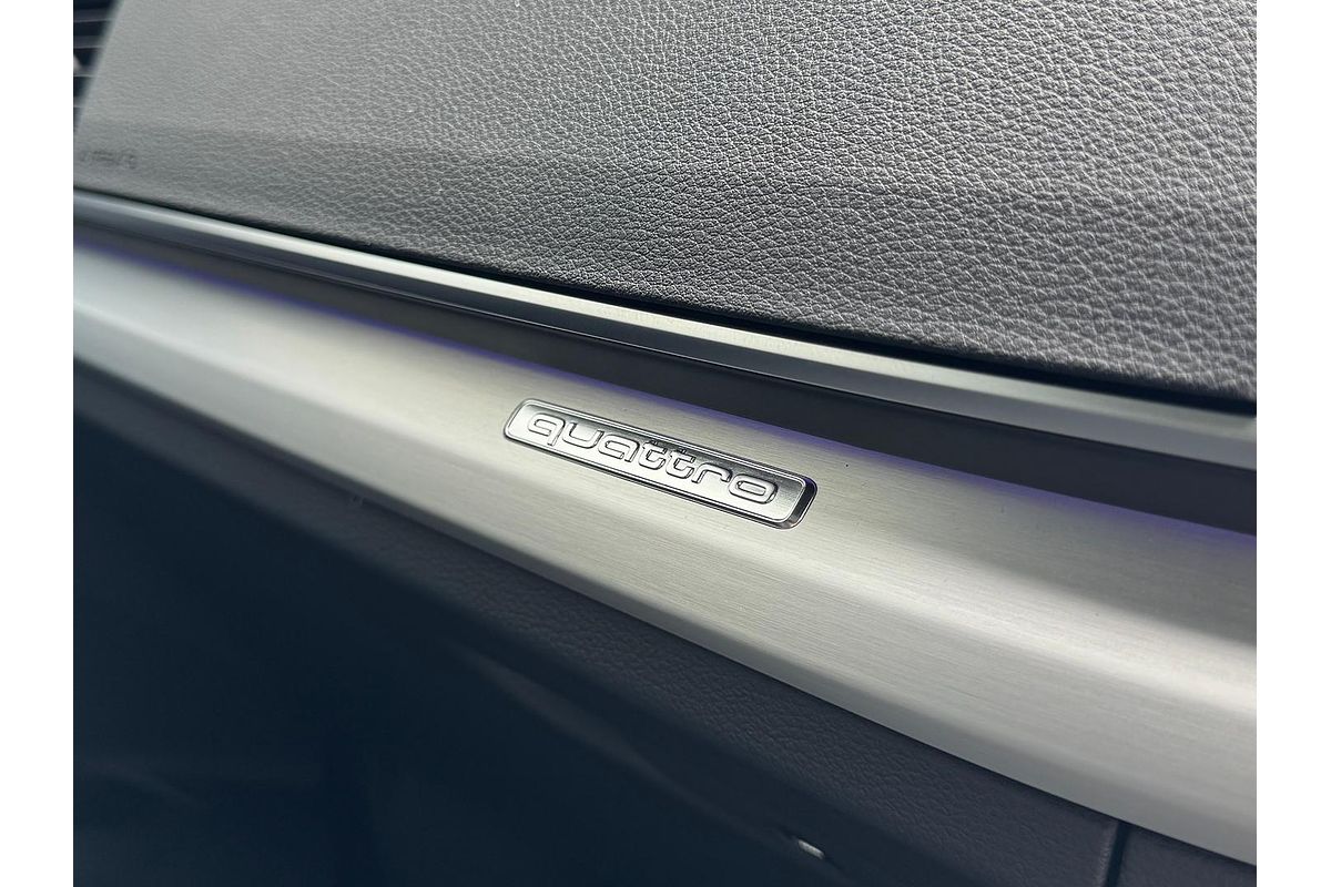 2024 Audi Q5 55 TFSI e S Line FY