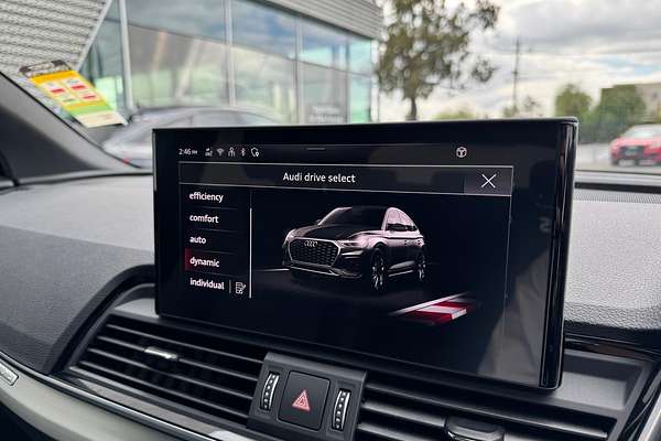 2024 Audi Q5 55 TFSI e S Line FY