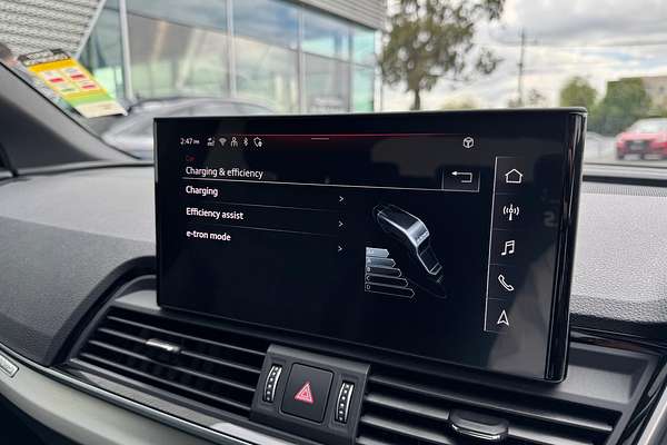2024 Audi Q5 55 TFSI e S Line FY