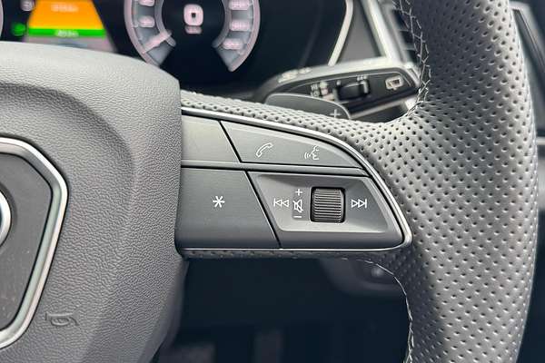 2024 Audi Q5 55 TFSI e S Line FY