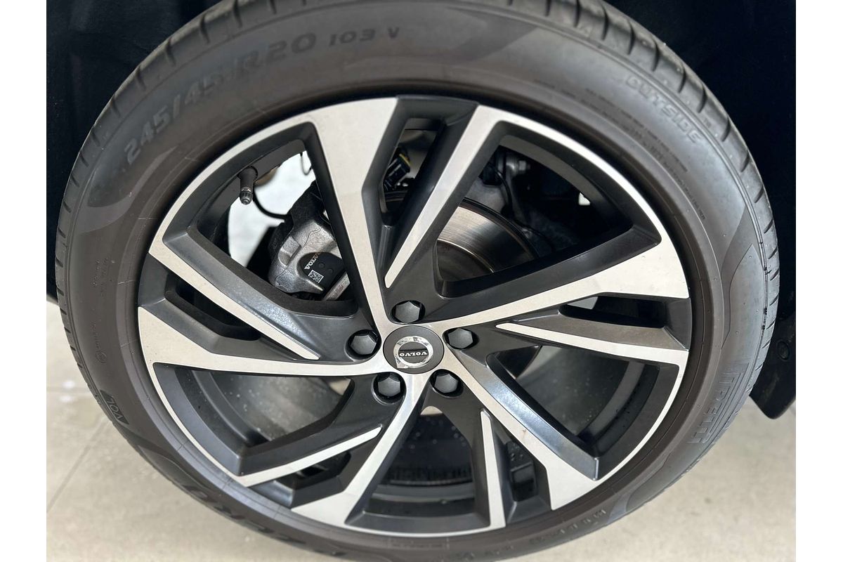 2019 Volvo XC40 T5 R-Design