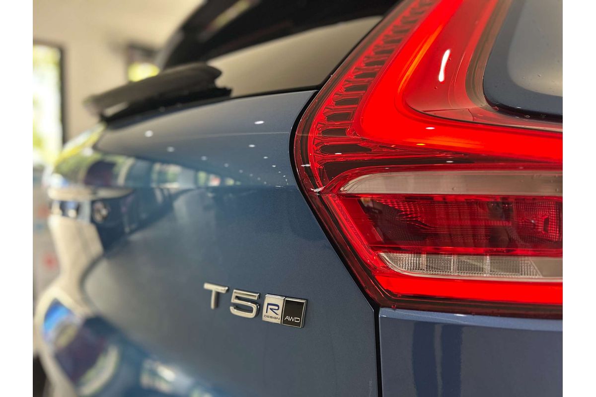 2019 Volvo XC40 T5 R-Design