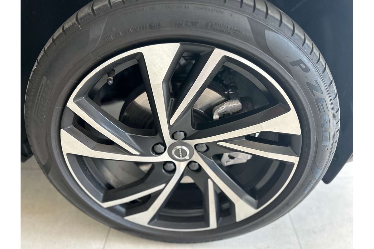 2019 Volvo XC40 T5 R-Design