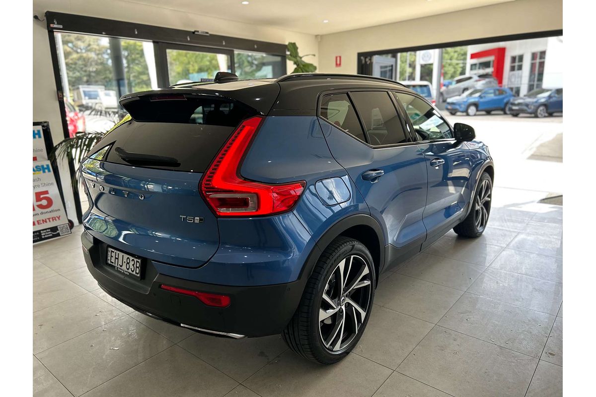 2019 Volvo XC40 T5 R-Design