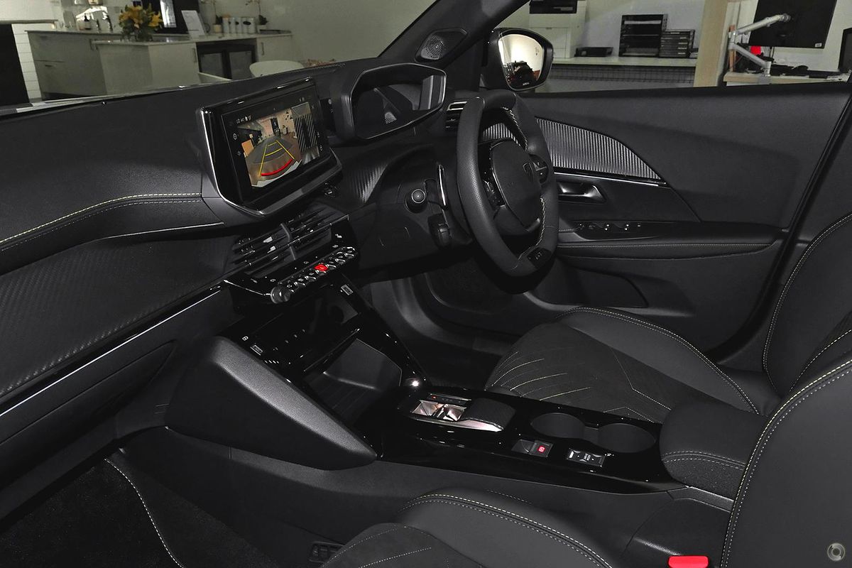 2025 Peugeot 2008 GT Hybrid P24