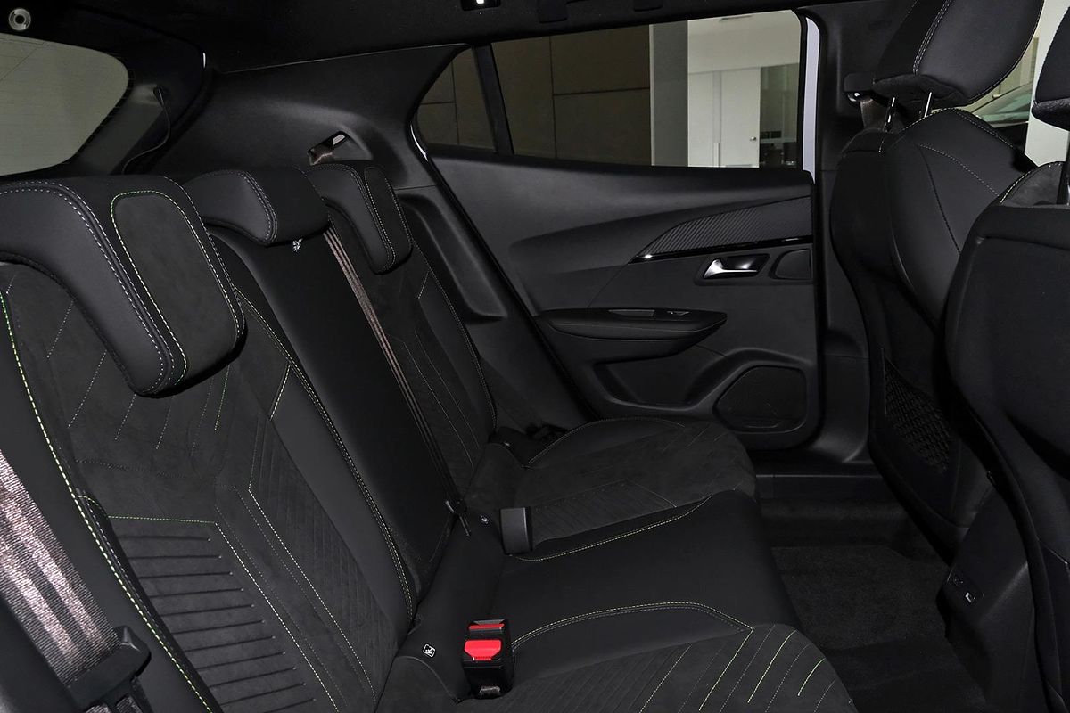 2025 Peugeot 2008 GT Hybrid P24