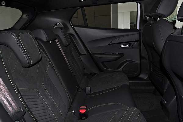 2025 Peugeot 2008 GT Hybrid P24