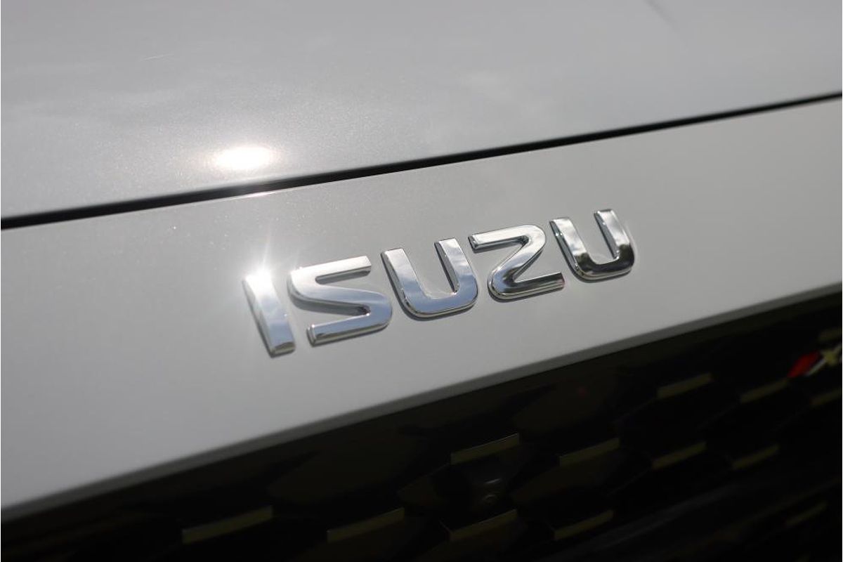 2025 Isuzu MU-X X-TERRAIN