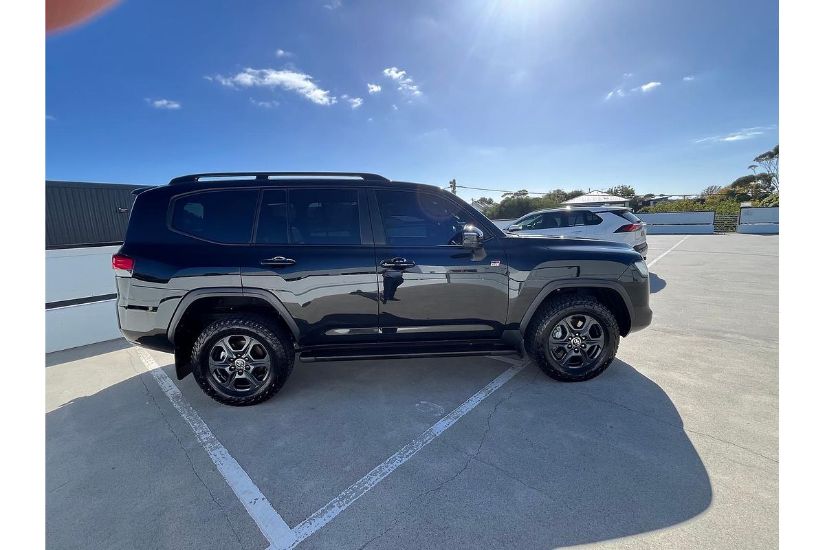 2022 Toyota Landcruiser GR Sport FJA300R