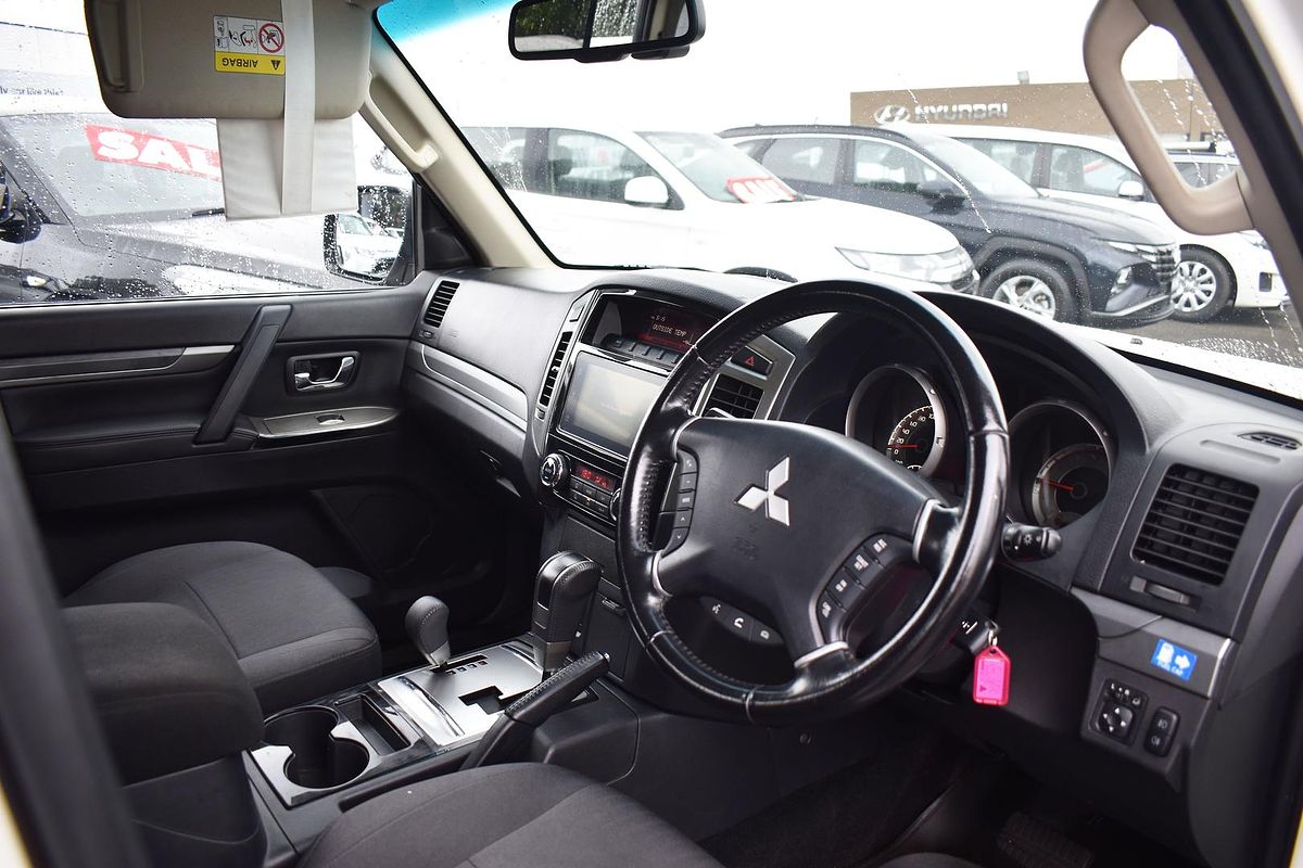 2021 Mitsubishi Pajero GLX NX
