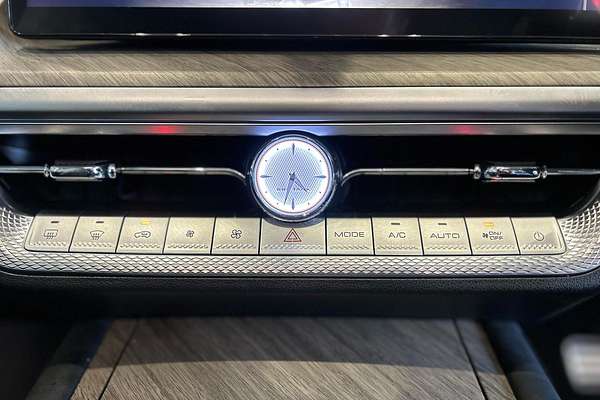 2024 GWM Tank 500 Lux Hybrid P03