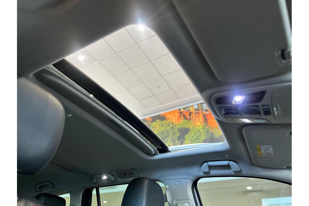 2024 GWM Tank 500 Lux Hybrid P03