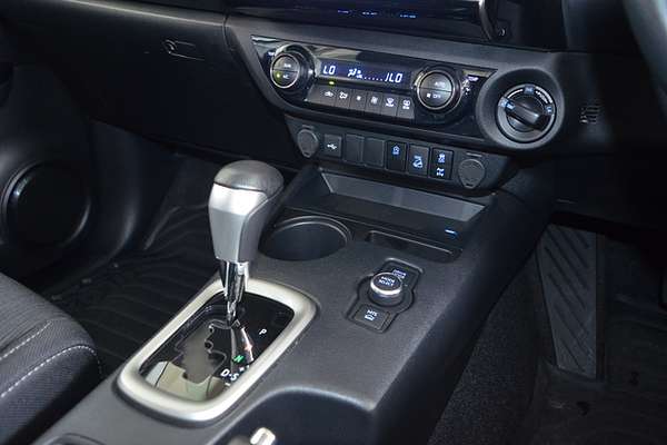 2024 Toyota Hilux SR5 48V GUN126R 4X4